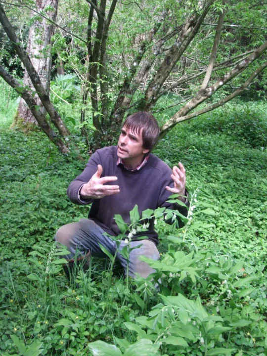 Martin nous explique les vertus de la consoude - crédit Diana Semaska Martin nous explique les vertus de la consoude - crédit Diana Semaska